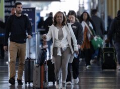 Badai Hebat Menggeram Perjalanan Liburan Dengan Penundaan yang Meluas