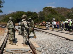 Kereta api tergelincir di Meksiko, menyebabkan sedikitnya 13 orang tewas dan 98 orang luka-luka