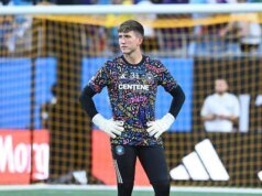 Philadelphia menandatangani GK George Marks untuk kontrak baru