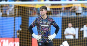 Philadelphia menandatangani GK George Marks untuk kontrak baru