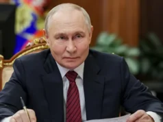 Dengan pasukan yes-men, dunia Putin berubah menjadi ruang gema