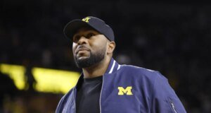 Pihak berwenang: Sherrone Moore tetap ditahan polisi selama penyelidikan penyerangan