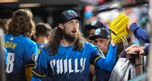 Royals memperoleh LHP Matt Strahm dari Phillies