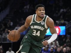 Bucks F Giannis Antetokounmpo akan kembali pada hari Sabtu