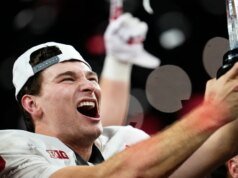 Fernando Mendoza dari Indiana menjadi berita utama pemenang penghargaan sepak bola perguruan tinggi