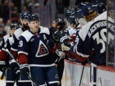 Longsoran yang dominan menjamu Mammoth dalam pertarungan sebelum Natal