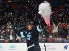 Jaket Biru memperoleh F Mason Marchment dari Kraken