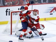 Panthers berkumpul dengan 3 gol pada periode ke- 3 untuk mengalahkan Hurricanes dalam adu penalti