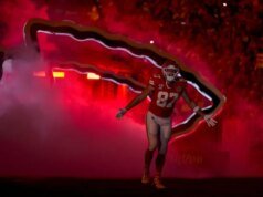 Chiefs TE Travis Kelce mengambil busur (terakhir?) di Arrowhead