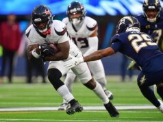 Pasukan Texas meraih tempat playoff dengan mengalahkan Chargers untuk kemenangan ke-8 berturut-turut