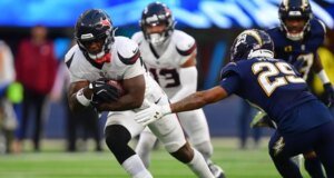 Pasukan Texas meraih tempat playoff dengan mengalahkan Chargers untuk kemenangan ke-8 berturut-turut