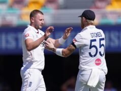 Inggris mengalami pukulan cedera dengan pemain ketiga turun untuk Tes Ashes terakhir di Sydney