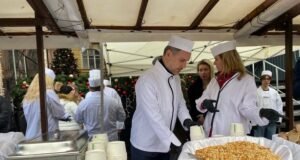 Apa yang harus dilakukan di Praha selama liburan Natal: Ikuti tur, konser, atau perjalanan yang tidak biasa!