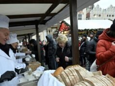 Dan kembang api lagi: Di Řitka, pohon Natal terbakar, pemiliknya menghirup asapnya