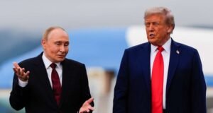 Natal bersama keluarga Trump: Melania di telepon dan makan malam di resor Trump, Ivanka di pegunungan di Aspen