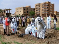 Di Khartoum, penggalian kuburan darurat membangkitkan kembali kesedihan keluarga|Berita perang Sudan