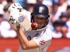 Inggris memenangkan Ashes Test keempat yang kacau melawan Australia di Melbourne|Berita Kriket