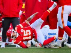 Patrick Mahomes mengalami cedera lutut dalam pertandingan Chiefs melawan Chargers|Berita Sepak Bola Amerika