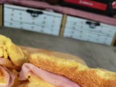 Sandwich roti manis dengan ham dan keju yang paling populer di jejaring sosial