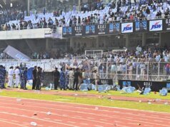 Tur Messi ke India dimulai dengan kacau dengan penggemar melempar botol | Berita Sepak Bola