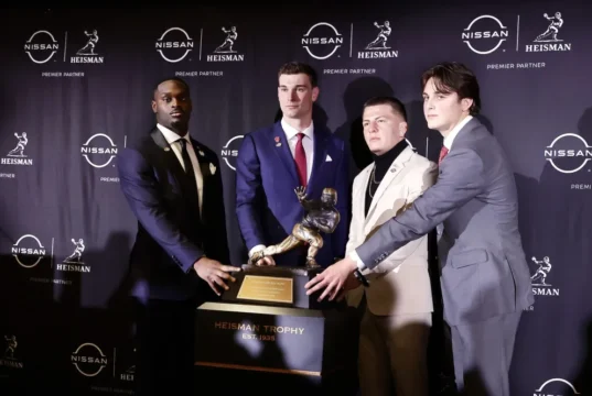 Pemenang Heisman Fernando Mendoza Bereaksi terhadap Wawancara Viral Pasca Pertandingan