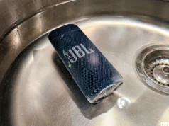 Review JBL Grip: Speaker Bluetooth Dengan Getaran Lampu Lava