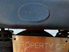 Kim Kardashian Hadiah Sepeda Kourtney Pee-wee Herman Senilai $125.000+