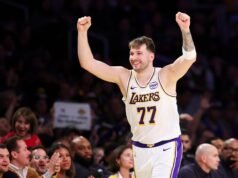 LeBron James menderita cedera baru saat LA Lakers menghentikan kekalahan beruntun