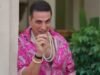 Tingkah laku Akshay Kumar akan mengingatkan Anda pada Hera Pheri, masa kejayaan Tees Maar Khan di Wheel of Ton of money. Jam tangan