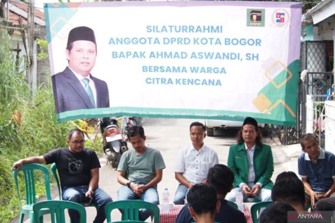 anggota-dprd-kota-bogor-ahmad-aswandi-alias-bang-kiwong-meny-pfcz.jpg