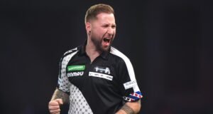 Gerwyn Cost menyambut baik dukungan penonton dalam kemenangan putaran pertama Kejuaraan Dunia