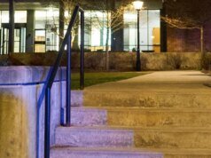 Brown menembak tersangka dalam tahanan, para pejabat mengkonfirmasi