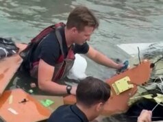 Tim penyelamat mencari pesawat Angkatan Laut Meksiko setelah kecelakaan di Texas