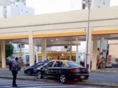 Seorang sopir taksi mabuk jatuh sendirian dan merobohkan tiang lampu di San Telmo