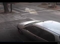 La Matanza: polisi sedang mencari seorang pria yang menggorok leher seorang wanita di jalan