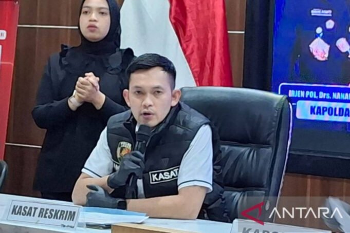 kasat-reskrim-polres-jember-akp-angga-riatma-saat-konferensi-90em.jpg