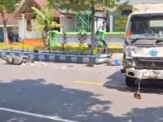 Lalai Ambil Haluan, Truk Boks Seruduk Motor di Jalur Ngawi–Padas, Satu Korban Kritis