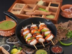 Tanpa oven atau kalori: cangkir tusuk sate Natal sangat ekonomis dan perfect untuk juru masak amatir