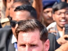 Penggemar yang marah menyerbu lapangan di India setelah penampilan Messi