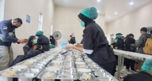 Tepis Isu Harga Pangan Naik Karena MBG, Ekonom Ungkap Manfaat Besarnya