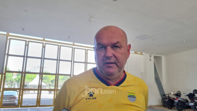 pelatih-persib-bojan-hodak-foto-nur-fidhiah-shabrinajpnncom-kdia.jpg