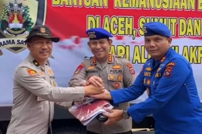 penyaluran-bantuan-dari-alumni-akpol-1998-kepada-korban-benc-kgpq.jpg