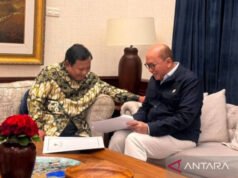 Seskab Teddy Jelaskan Pertemuan Prabowo dan Rosan Roeslani