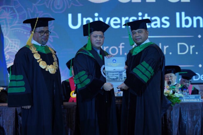 prof-syaiful-resmi-dikukuhkan-sebagai-guru-besar-bidang-sist-hqj0.jpg