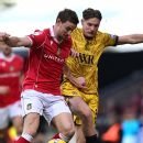 Reynolds, Mac menjual saham minoritas di Wrexham