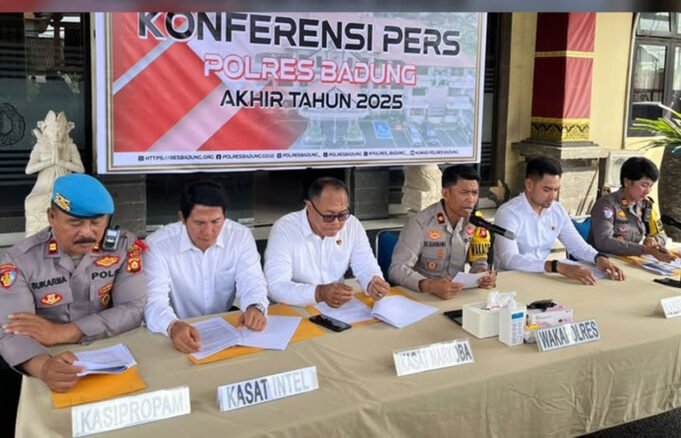 wakapolres-badung-kompol-i-gede-suarmawa-memberikan-keterang-zsd3.jpg