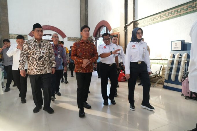 wakil-presiden-republik-indonesia-gibran-rakabuming-raka-men-lrl7.jpg