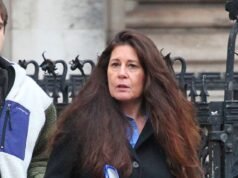 Pramugari British Airways yang terluka saat turbulensi parah menggugat perusahaan sebesar £72.500 dengan mengklaim pilot terbang ‘di zona bahaya’ terlalu dekat dengan badai dalam penerbangan ke India