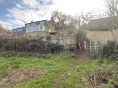 Bintang Frasier Kelsey Grammer dituduh membiarkan pondoknya di Somerset senilai £1 juta menjadi ‘rusak dan hancur’ setelah kalah dalam pertarungan perencanaan untuk mengubahnya menjadi rumah besar