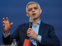 Sir Sadiq Khan meluncurkan seruan untuk ‘menyoroti manfaat imigrasi’ – ketika ia menuduh kelompok sayap kanan menjelek-jelekkan migran dan menyebarkan ketakutan tentang London yang ‘distopia’